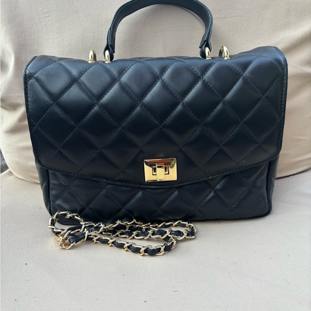Elegant Black Quilted Handbag